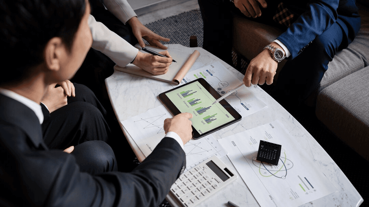 Top B2B Growth Strategies for Small Businesses in 2025