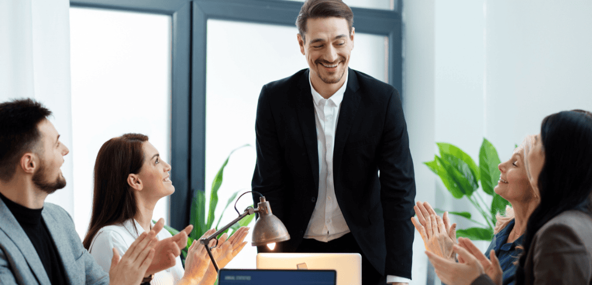 Recognizing Wins: The Psychology of Rewarding Employees and Motivation in Small Teams